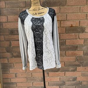 Hannah Black and White Lace Long Sleeve Top Size XL